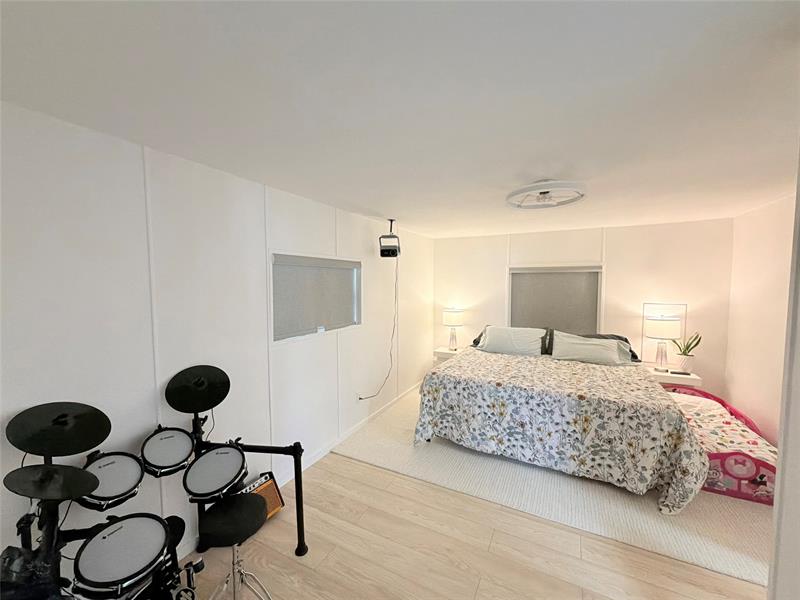 Image 8 of 21 For 5221 25th Ave