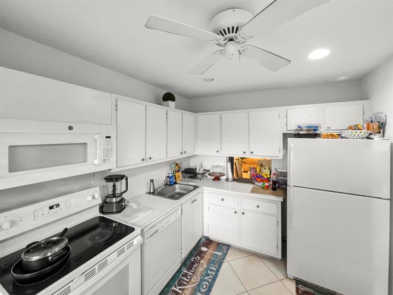 Image 5 of 17 For 9286 Vista Del Lago  35b