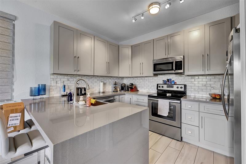 Image 10 of 45 For 150 Jacaranda Country Club Dr  200