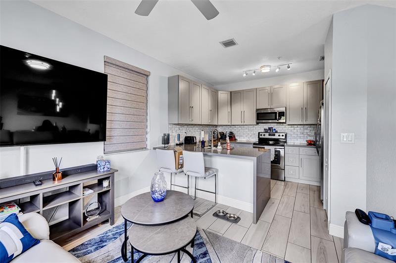 Image 11 of 45 For 150 Jacaranda Country Club Dr  200