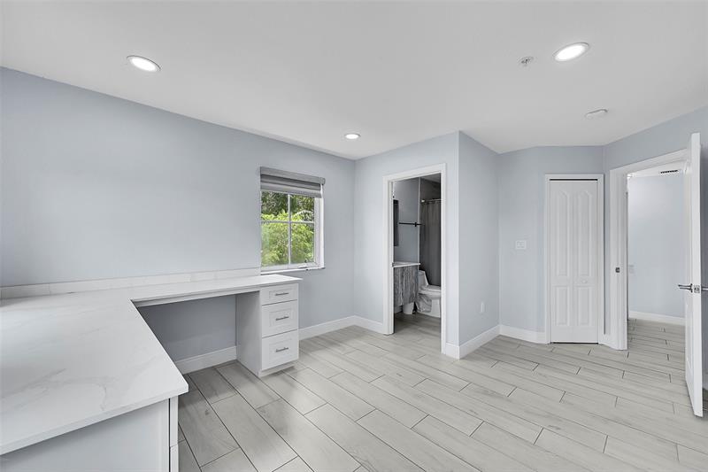 Image 32 of 45 For 150 Jacaranda Country Club Dr  200