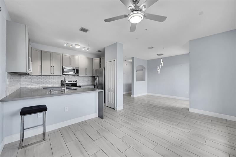 Image 5 of 45 For 150 Jacaranda Country Club Dr  200