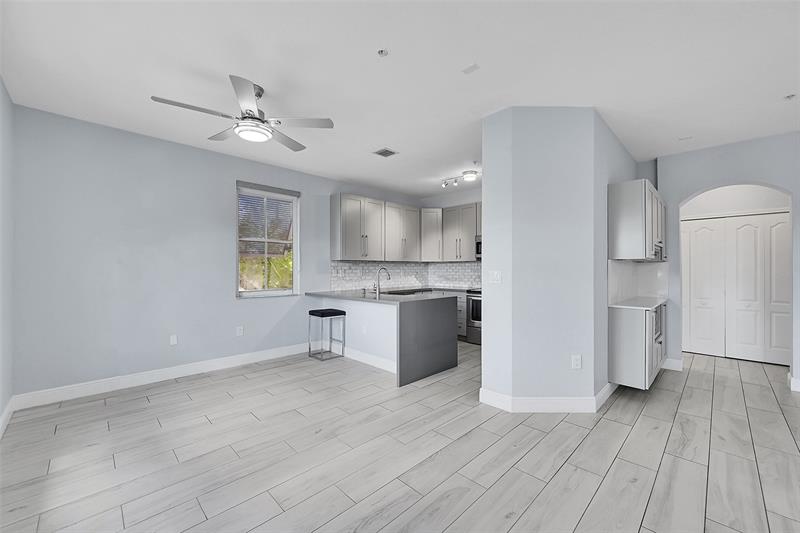 Image 7 of 45 For 150 Jacaranda Country Club Dr  200