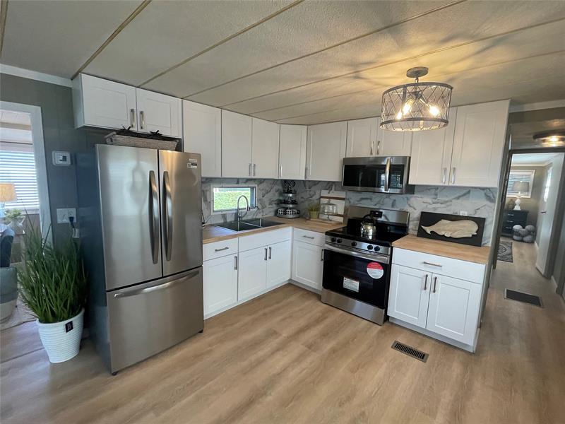 Image 10 of 23 For 2010 84th Ave