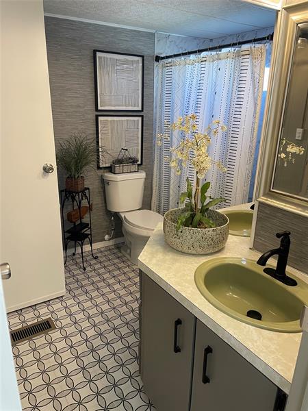 Image 21 of 23 For 2010 84th Ave