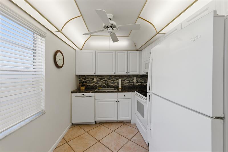 Image 8 of 16 For 820 Flanders R  280