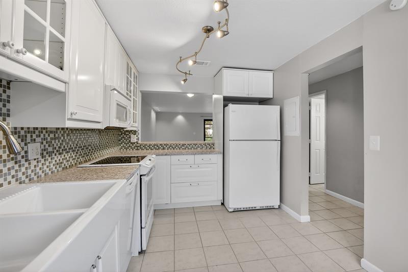 Image 10 of 38 For 1261 99th Ter  47