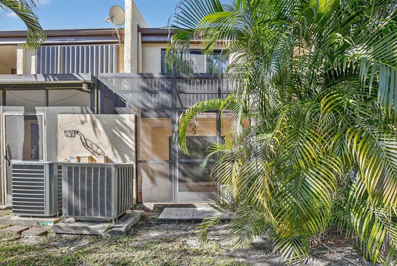 Image 21 of 38 For 1261 99th Ter  47