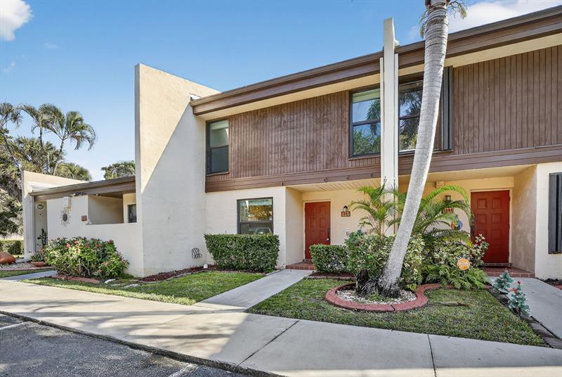 Image 3 of 38 For 1261 99th Ter  47