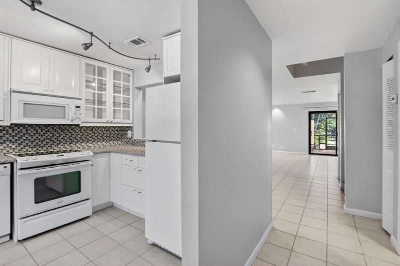 Image 5 of 38 For 1261 99th Ter  47