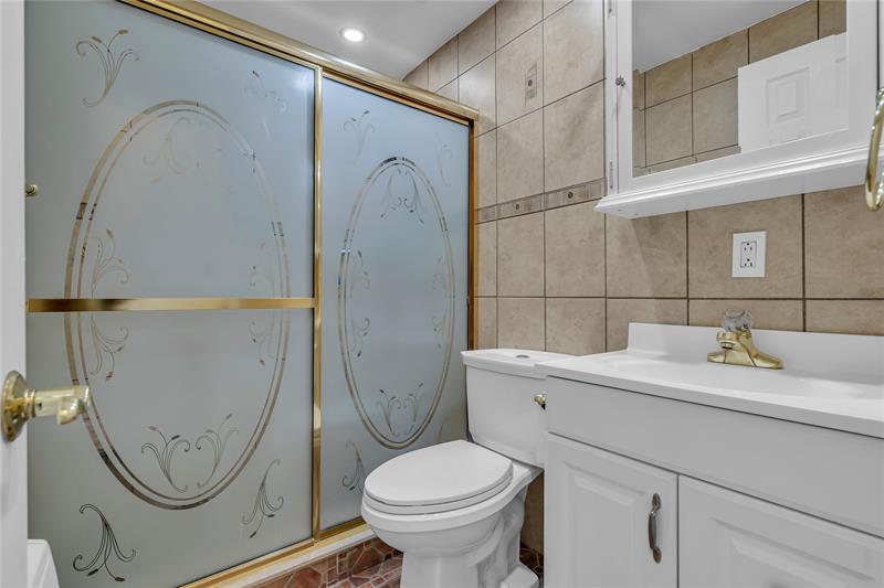 Image 9 of 10 For 1050 11th St  1l