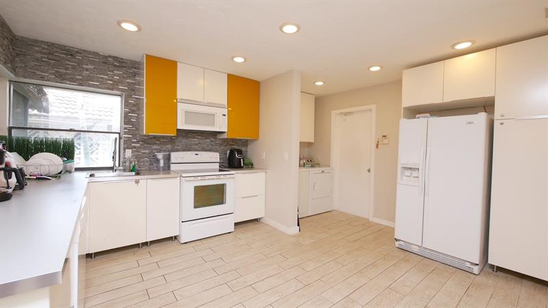 Image 11 of 40 For 5616 Hammock Ln  114