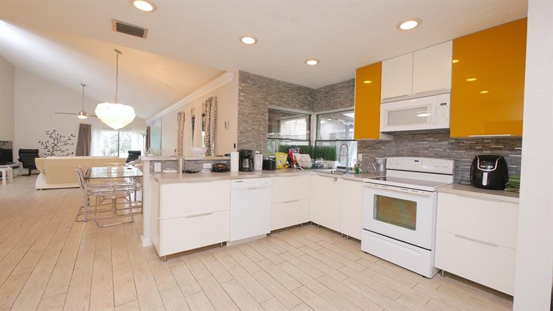 Image 12 of 40 For 5616 Hammock Ln  114