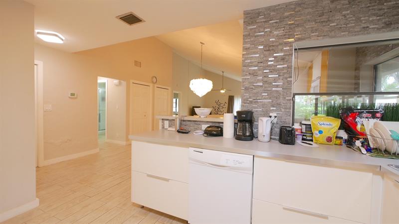 Image 15 of 40 For 5616 Hammock Ln  114