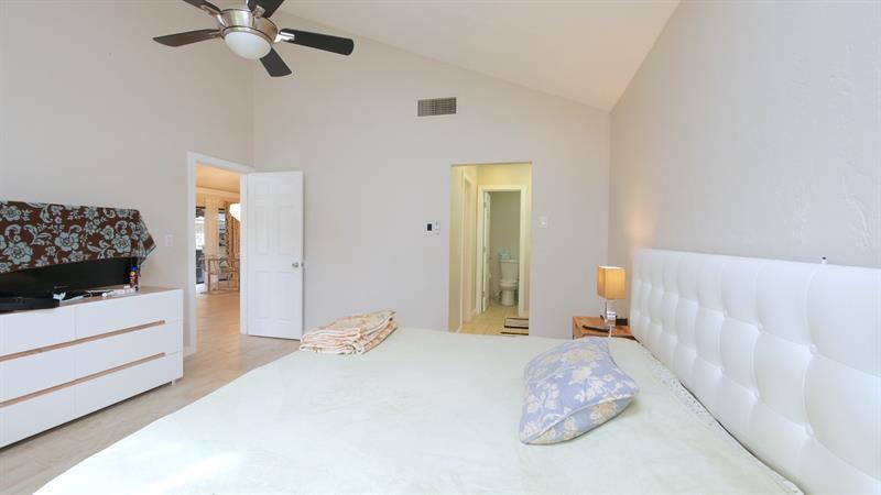 Image 28 of 40 For 5616 Hammock Ln  114