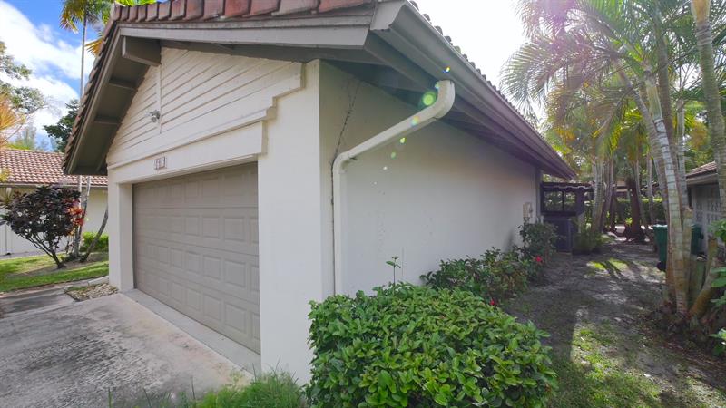 Image 4 of 40 For 5616 Hammock Ln  114