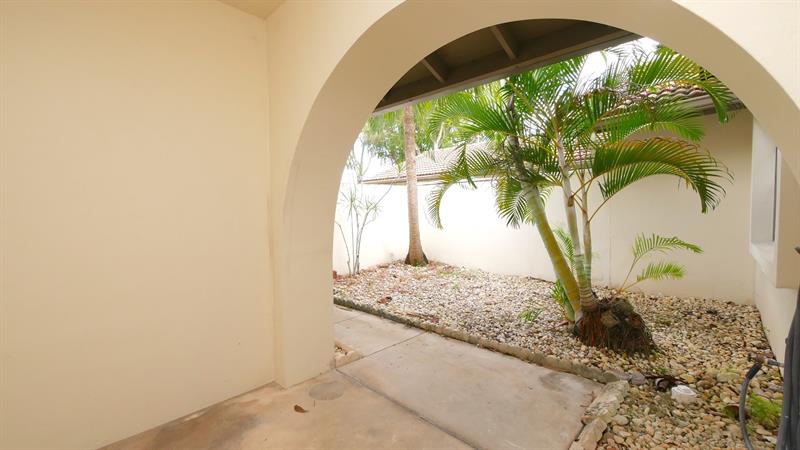 Image 7 of 40 For 5616 Hammock Ln  114