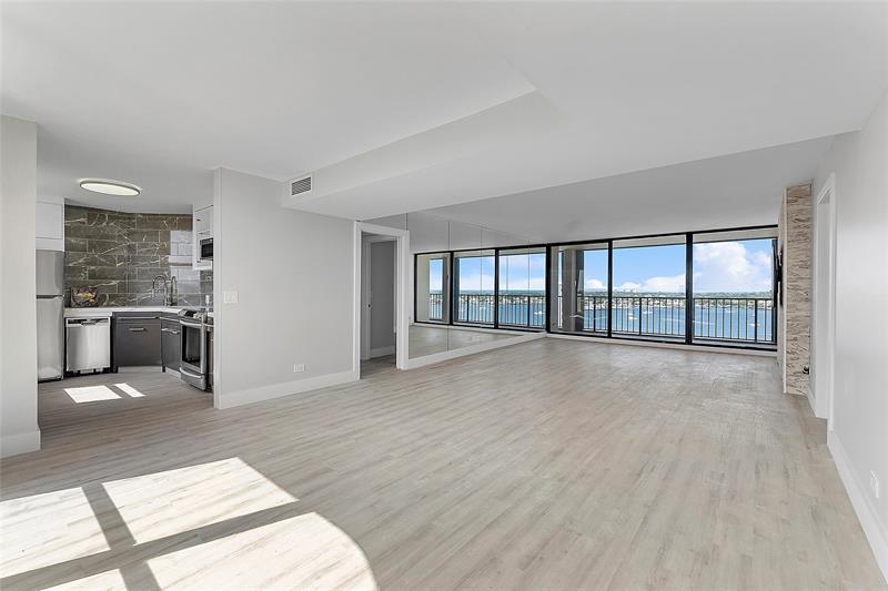 Image 10 of 39 For 136 Lakeshore Dr  T10