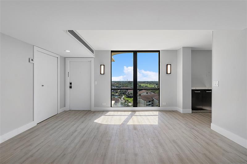 Image 12 of 39 For 136 Lakeshore Dr  T10