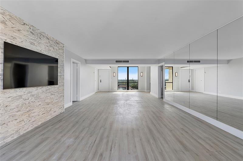 Image 23 of 39 For 136 Lakeshore Dr  T10