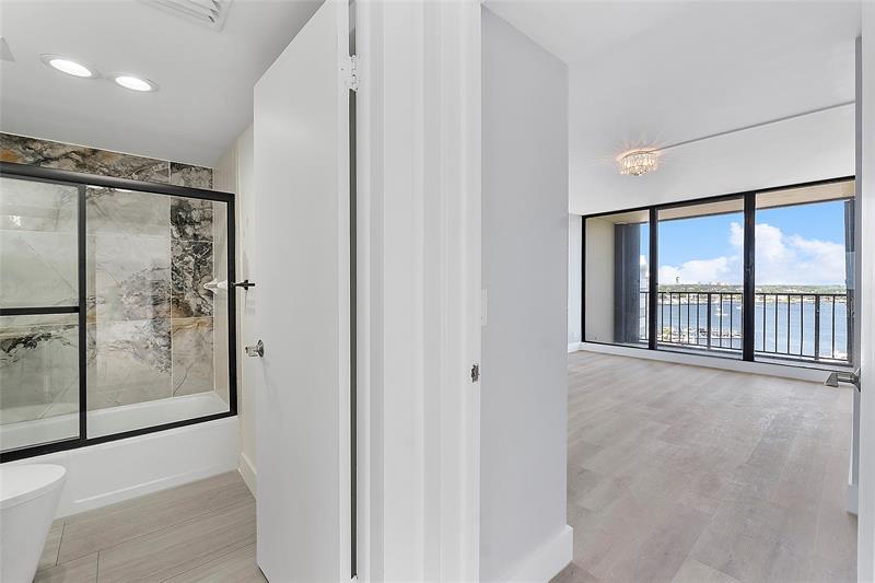 Image 24 of 39 For 136 Lakeshore Dr  T10