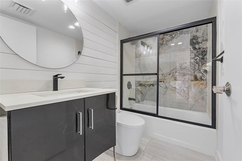 Image 26 of 39 For 136 Lakeshore Dr  T10