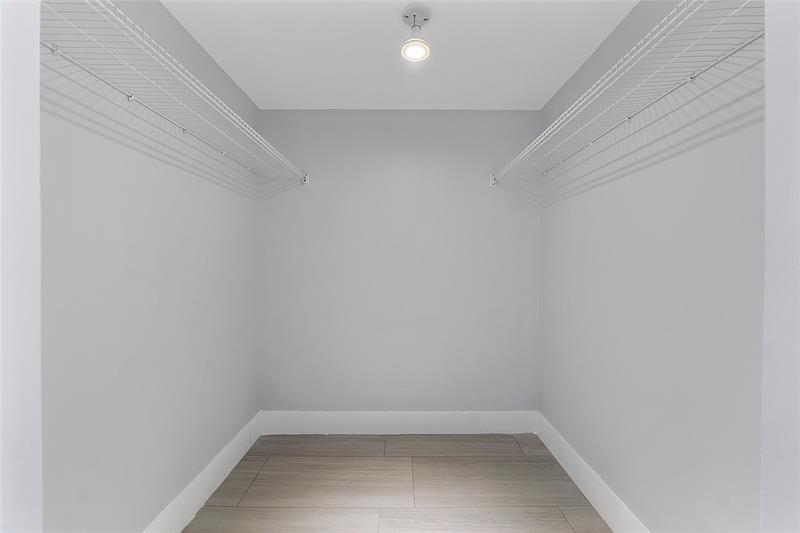 Image 27 of 39 For 136 Lakeshore Dr  T10