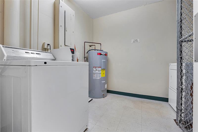 Image 34 of 39 For 136 Lakeshore Dr  T10