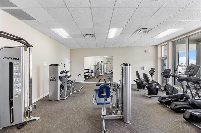 Image 36 of 39 For 136 Lakeshore Dr  T10