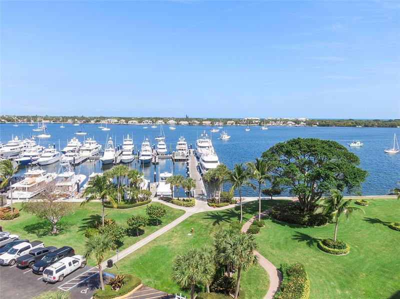 Image 6 of 39 For 136 Lakeshore Dr  T10