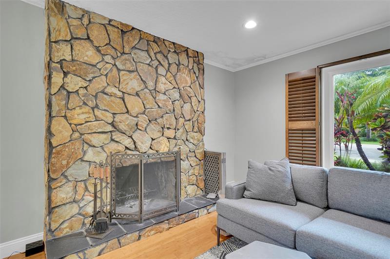 Image 11 of 29 For 1518 Yale Dr