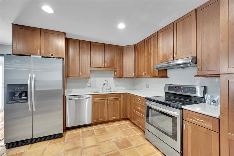 Image 12 of 29 For 1518 Yale Dr