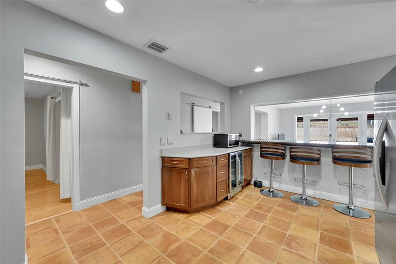 Image 13 of 29 For 1518 Yale Dr