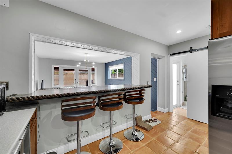 Image 14 of 29 For 1518 Yale Dr