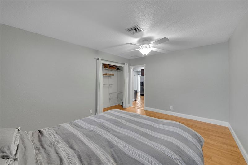 Image 17 of 29 For 1518 Yale Dr