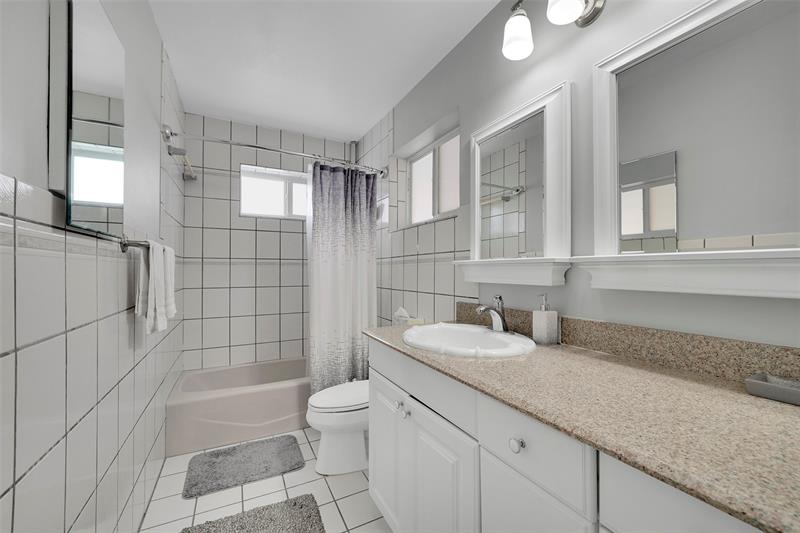 Image 18 of 29 For 1518 Yale Dr