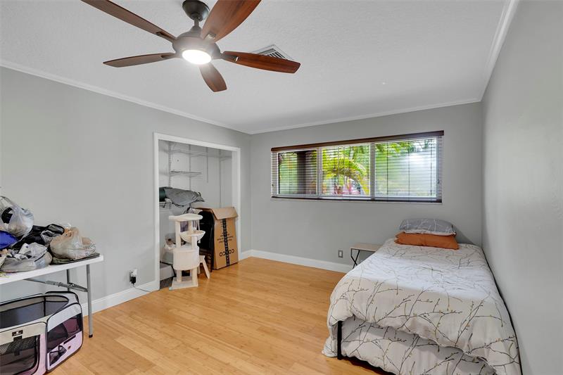 Image 19 of 29 For 1518 Yale Dr