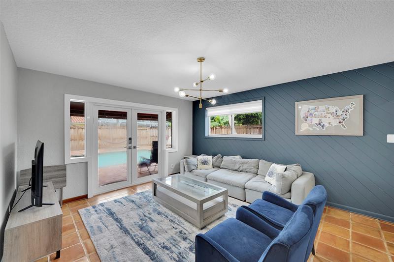 Image 4 of 29 For 1518 Yale Dr