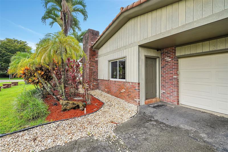 Image 6 of 29 For 1518 Yale Dr