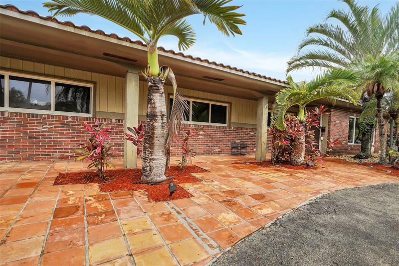 Image 7 of 29 For 1518 Yale Dr