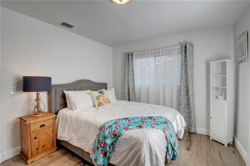 Image 12 of 42 For 10 Swinton Cir