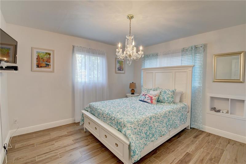 Image 14 of 42 For 10 Swinton Cir