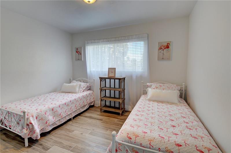 Image 16 of 42 For 10 Swinton Cir