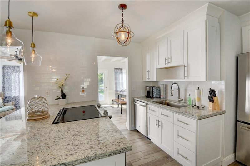 Image 21 of 42 For 10 Swinton Cir