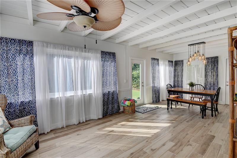 Image 27 of 42 For 10 Swinton Cir