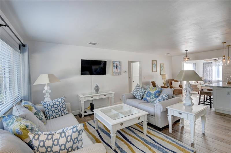 Image 5 of 42 For 10 Swinton Cir