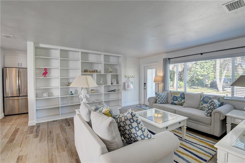 Image 6 of 42 For 10 Swinton Cir