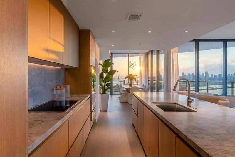 Image 13 of 72 For 501 West Ave  3903-3904