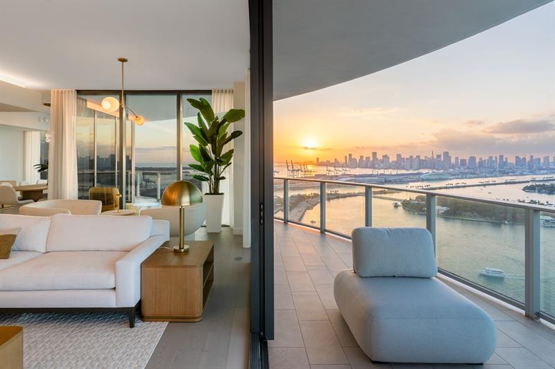 Image 7 of 72 For 501 West Ave  3903-3904