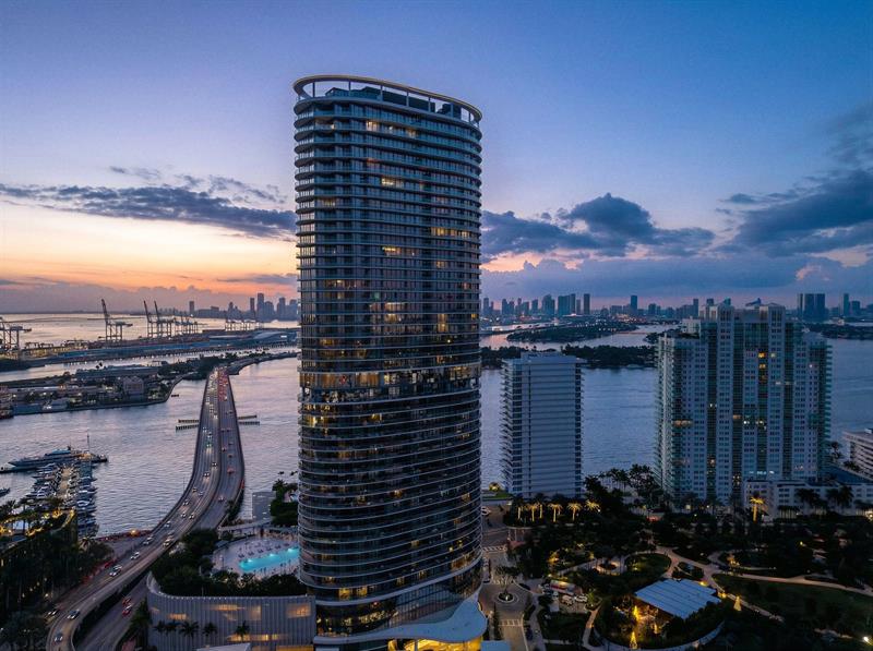 Image 70 of 72 For 501 West Ave  3903-3904